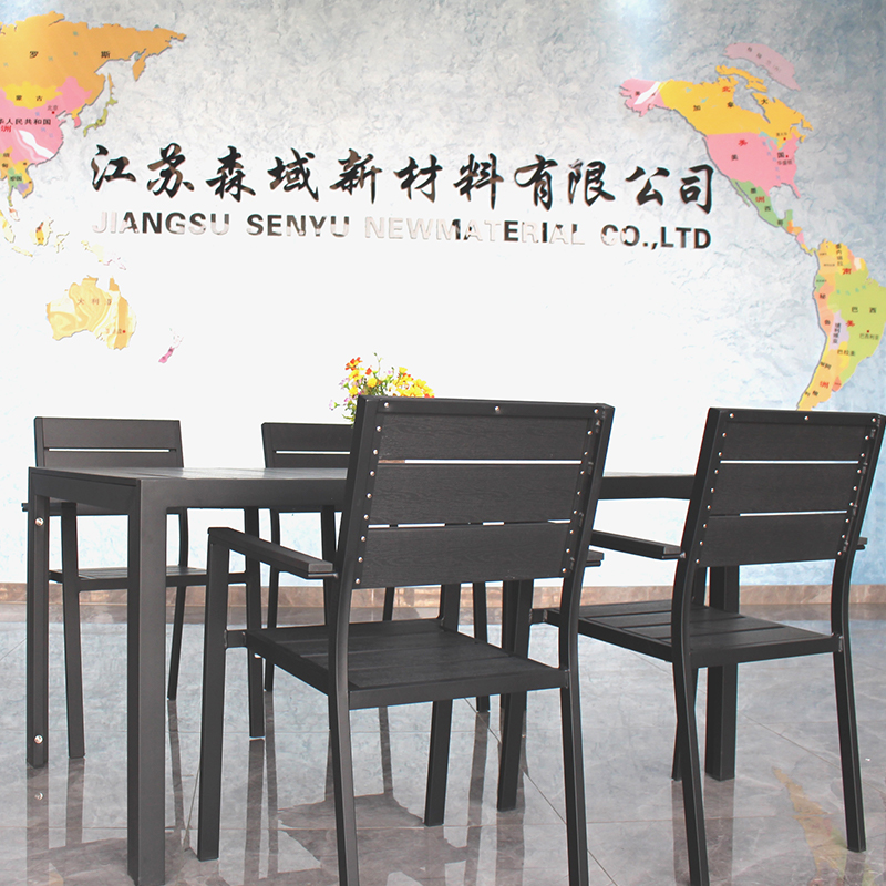 Zwei Arten langlebiger WPC-Tischsets